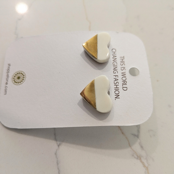 Just One - Heart-Shaped Earrings - Picture 3 of 3